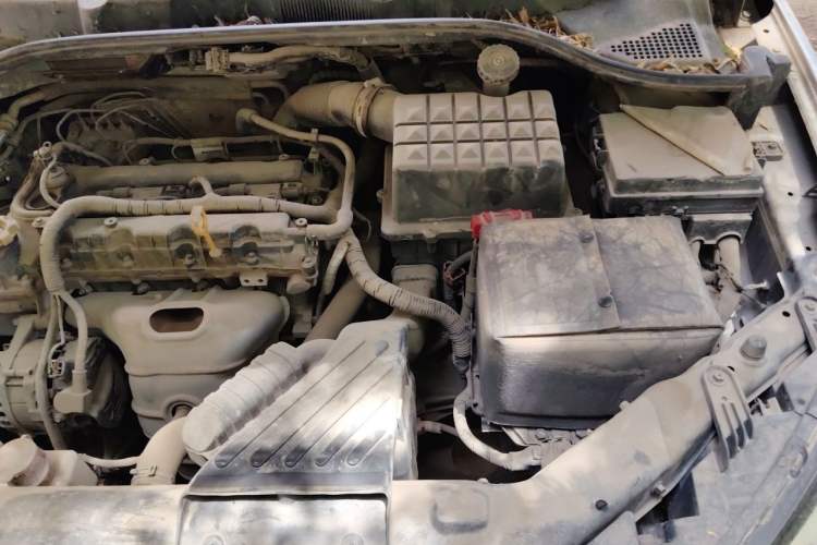 Used Roewe 350 2015 1.5L Manual Luxury Sunroof Edition Engine Bay Left