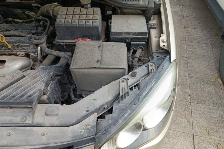 Used Roewe 350 2015 1.5L Automatic Luxury Sunroof Edition Engine Bay Left