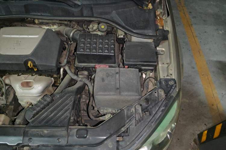 Used Roewe 350 2015 1.5L Automatic Luxury Edition Engine Bay Left