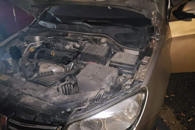 Used Roewe 350 2015 1.5L Manual Luxury Sunroof Edition Engine Bay Left