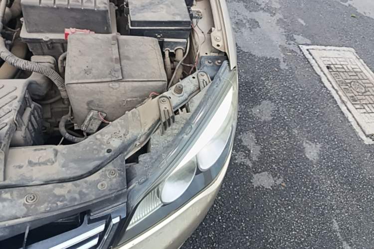 Used Roewe 350 2015 1.5L Manual Luxury Sunroof Edition Engine Bay Left