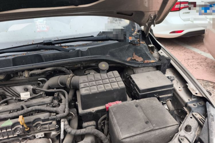 Used Roewe 350 2015 1.5L Manual Luxury Sunroof Edition Engine Bay Left