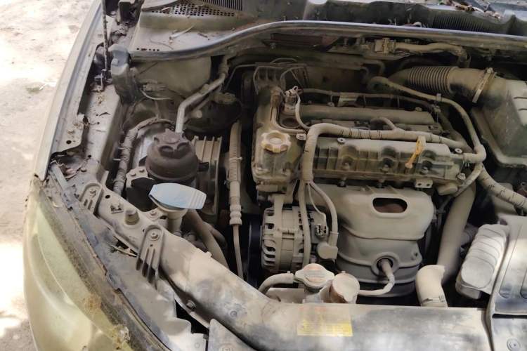 Used Roewe 350 2015 1.5L Manual Luxury Sunroof Edition Engine Bay Right