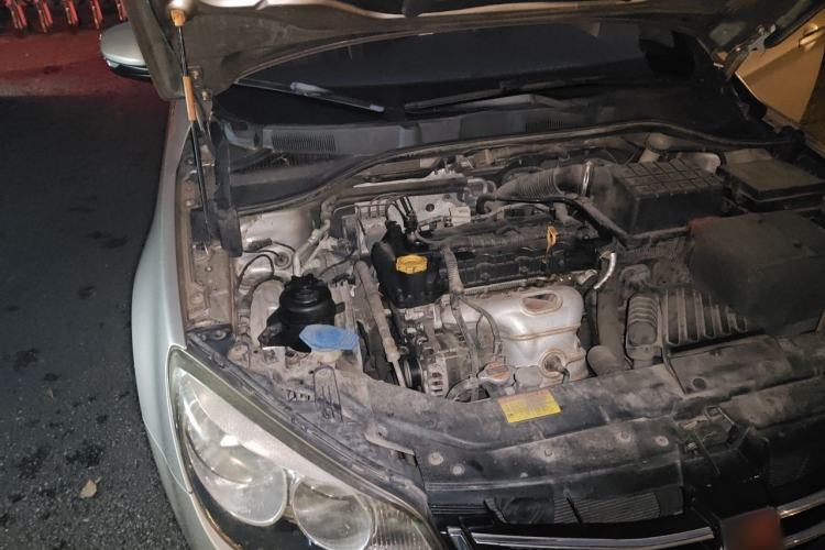Used Roewe 350 2015 1.5L Manual Luxury Sunroof Edition Engine Bay Right