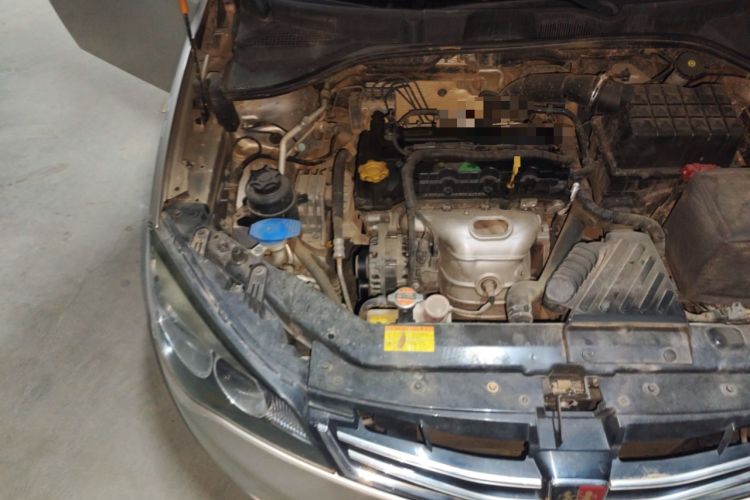 Used Roewe 350 2015 1.5L Manual Luxury Sunroof Edition Engine Bay Right