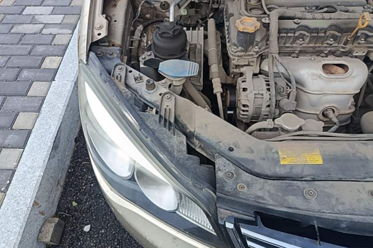 Used Roewe 350 2015 1.5L Manual Luxury Sunroof Edition Engine Bay Right