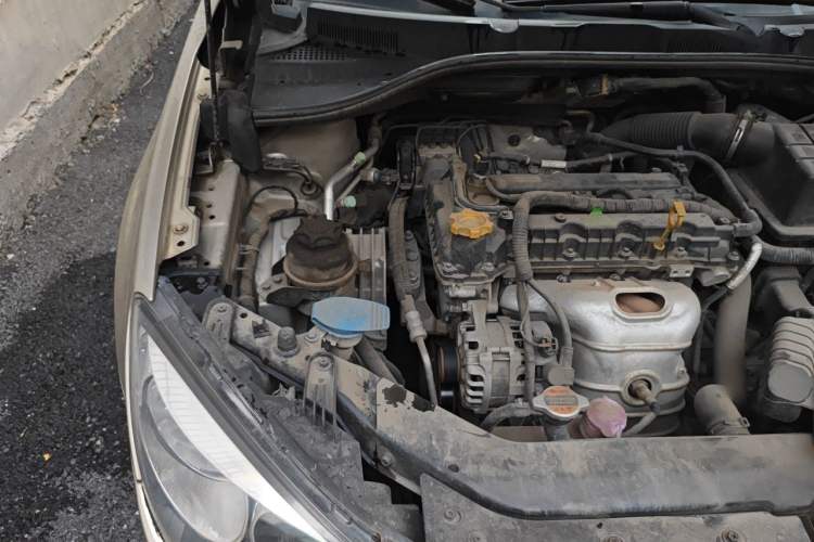 Used Roewe 350 2015 1.5L Manual Luxury Sunroof Edition Engine Bay Right