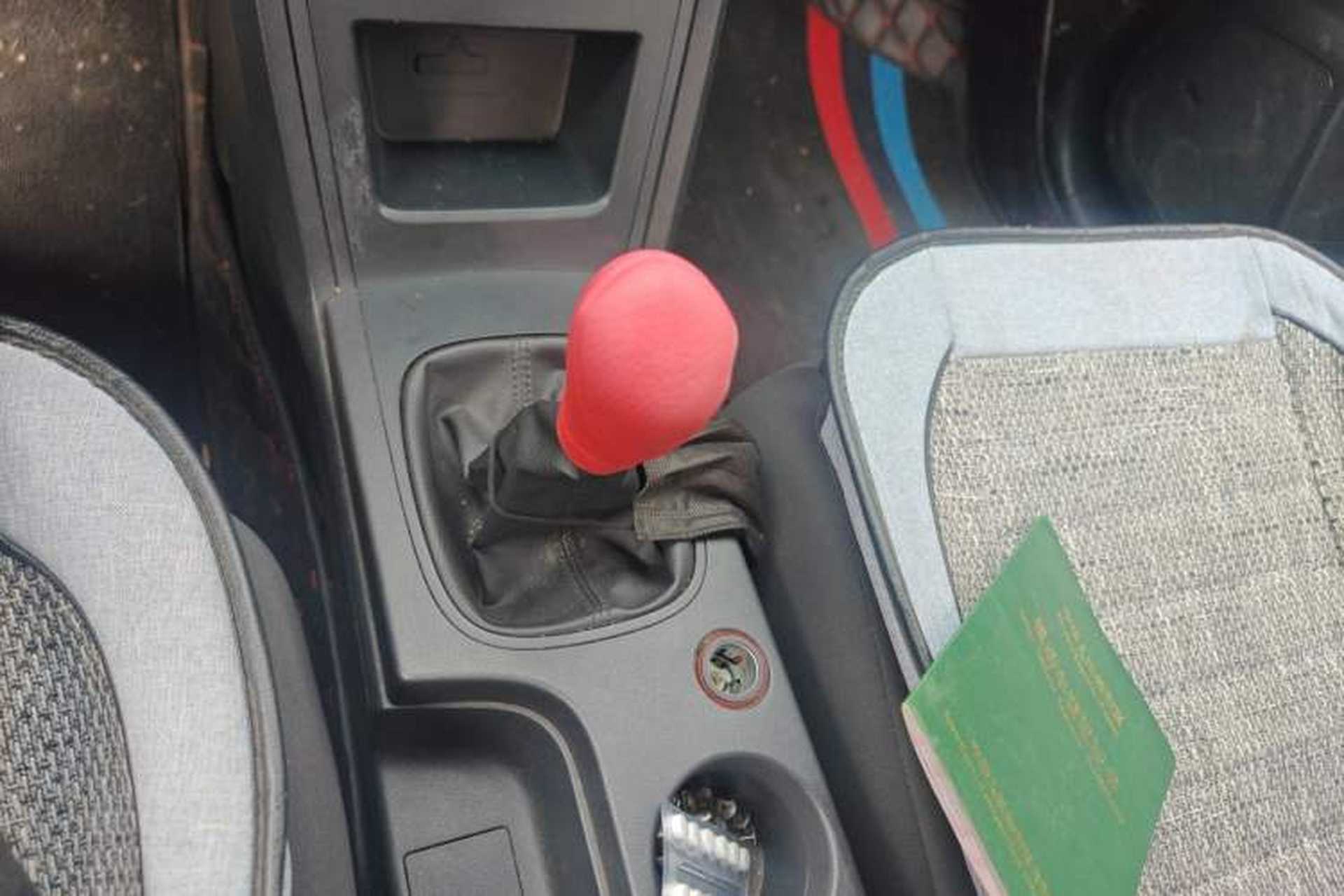 Used Roewe 350 2015 1.5L Manual Luxury Sunroof Edition Gear Lever