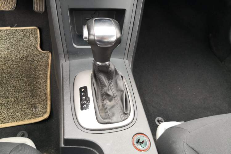 Used Roewe 350 2015 1.5L Automatic Luxury Sunroof Edition Gear Lever