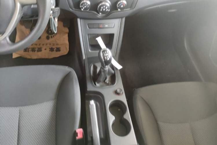 Used Roewe 350 2015 1.5L Manual Luxury Sunroof Edition Gear Lever