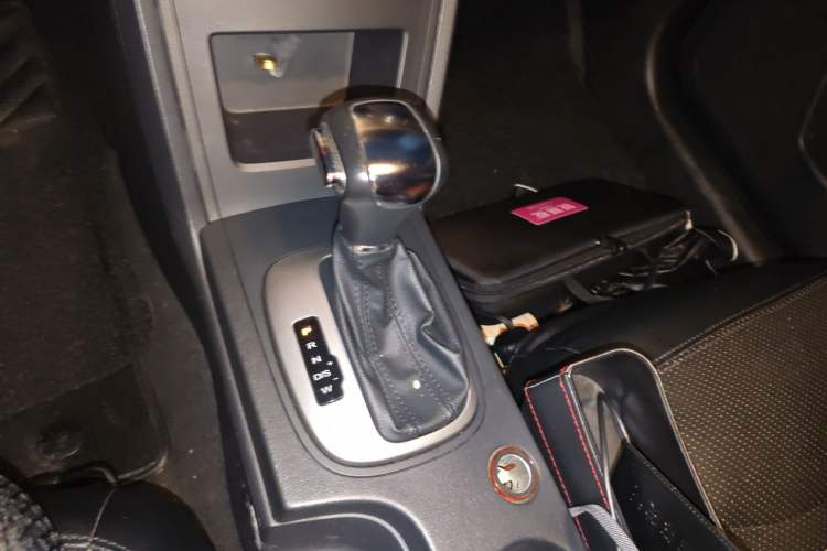 Used Roewe 350 2015 1.5L Automatic Luxury Sunroof Edition Gear Lever