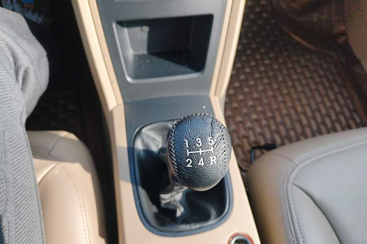 Used Roewe 350 2015 1.5L Manual Luxury Sunroof Edition Gear Lever