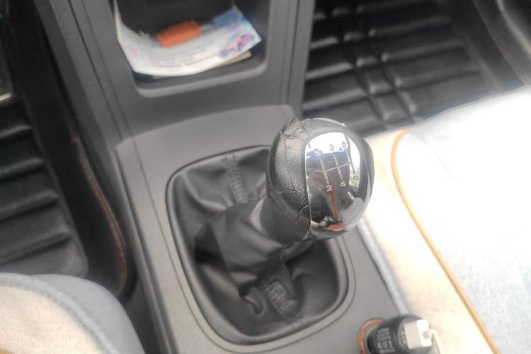 Used Roewe 350 2015 1.5L Manual Luxury Sunroof Edition Gear Lever