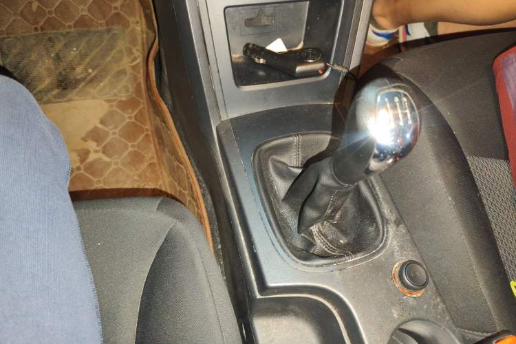 Used Roewe 350 2015 1.5L Manual Luxury Sunroof Edition Gear Lever