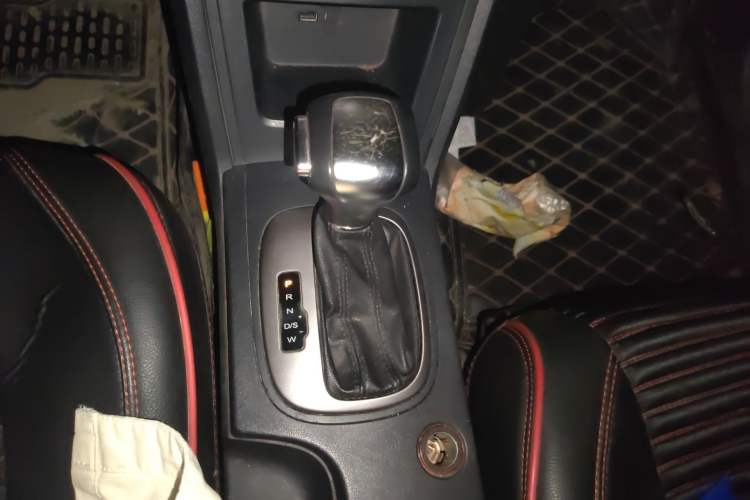 Used Roewe 350 2015 1.5L Automatic Luxury Sunroof Edition Gear Lever