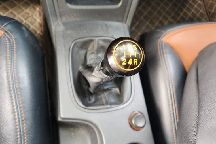 Used Roewe 350 2015 1.5L Manual Luxury Sunroof Edition Gear Lever