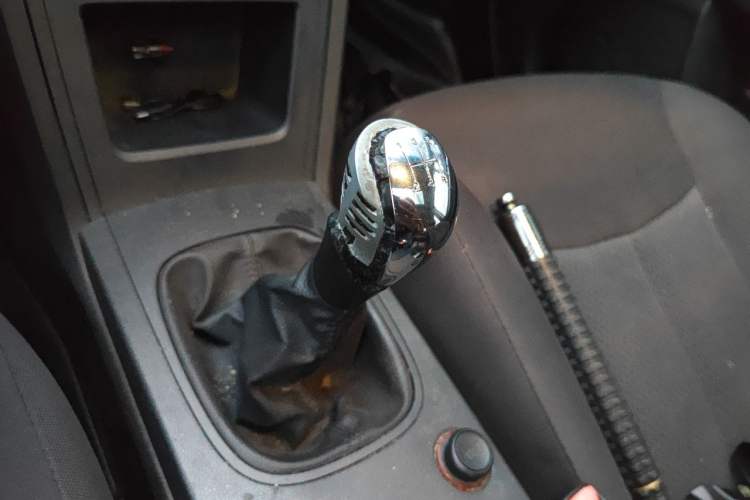 Used Roewe 350 2015 1.5L Manual Luxury Sunroof Edition Gear Lever