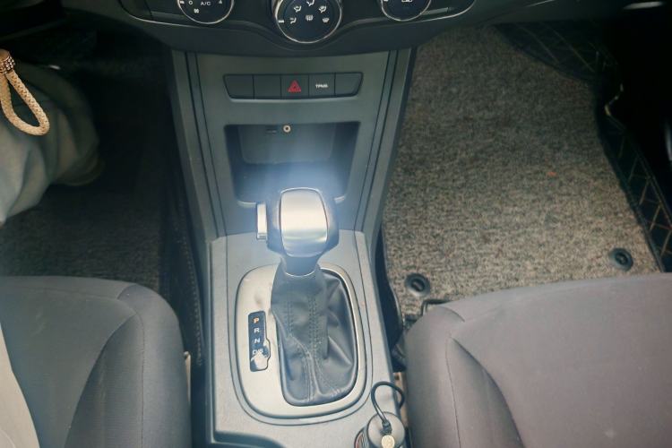 Used Roewe 350 2015 1.5L Automatic Luxury Sunroof Edition Interior 4