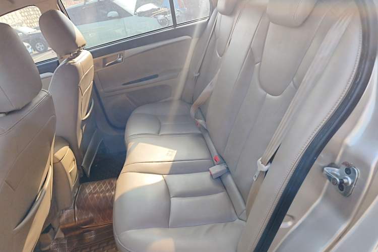 Used Roewe 350 2015 1.5L Manual Luxury Sunroof Edition Interior 4