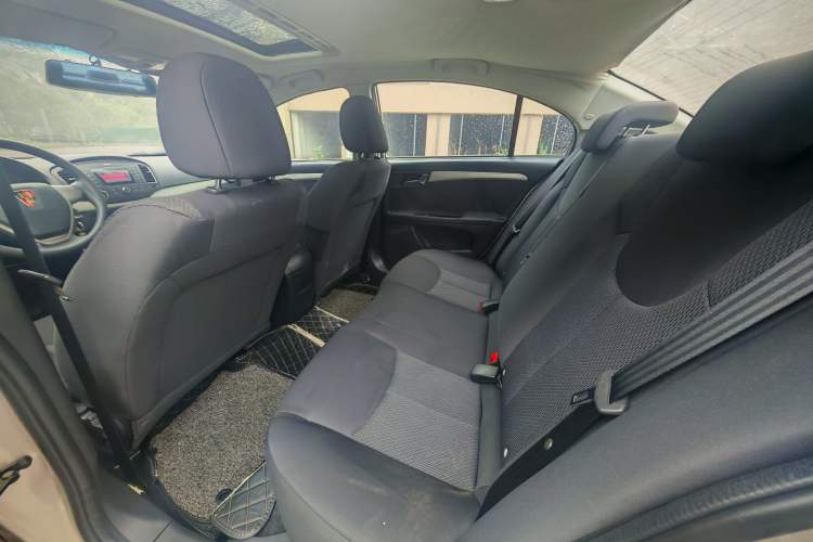 Used Roewe 350 2015 1.5L Automatic Luxury Sunroof Edition Interior 6