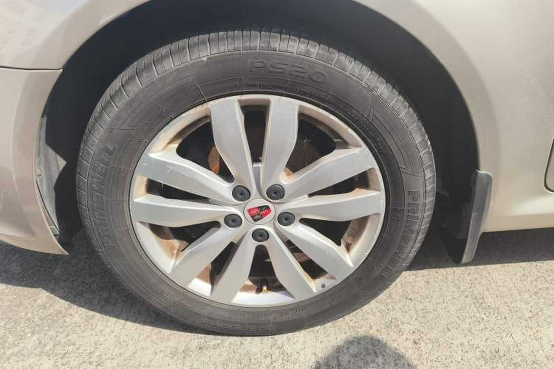 Used Roewe 350 2015 1.5L Automatic Luxury Sunroof Edition Left Front Wheel Hub