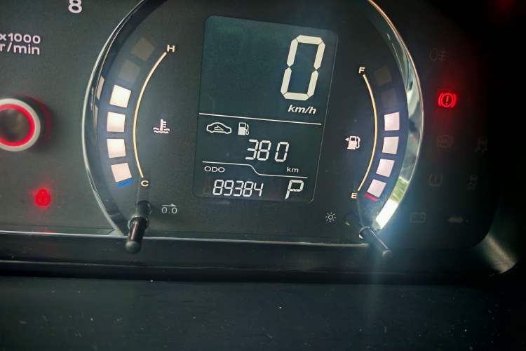 Used Roewe 350 2015 1.5L Automatic Luxury Sunroof Edition Odometer Close Up