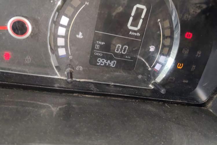 Used Roewe 350 2015 1.5L Manual Luxury Sunroof Edition Odometer Close Up