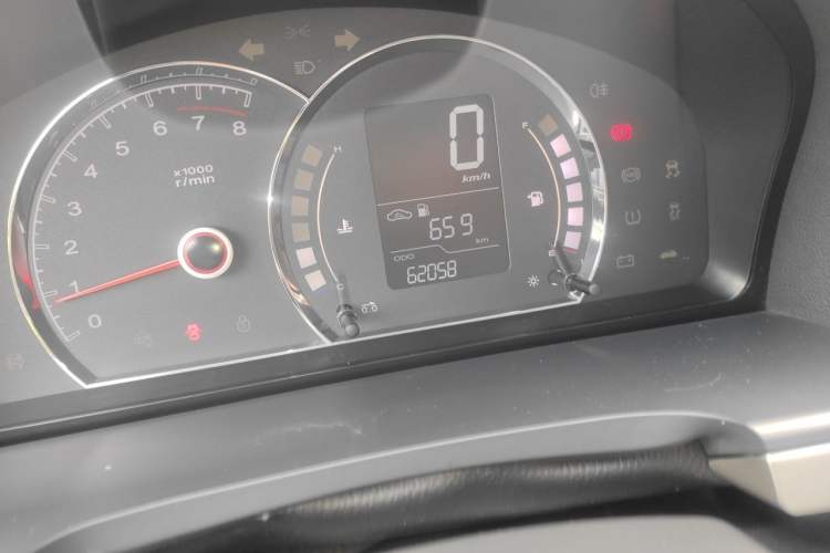 Used Roewe 350 2015 1.5L Manual Luxury Sunroof Edition Odometer Close Up