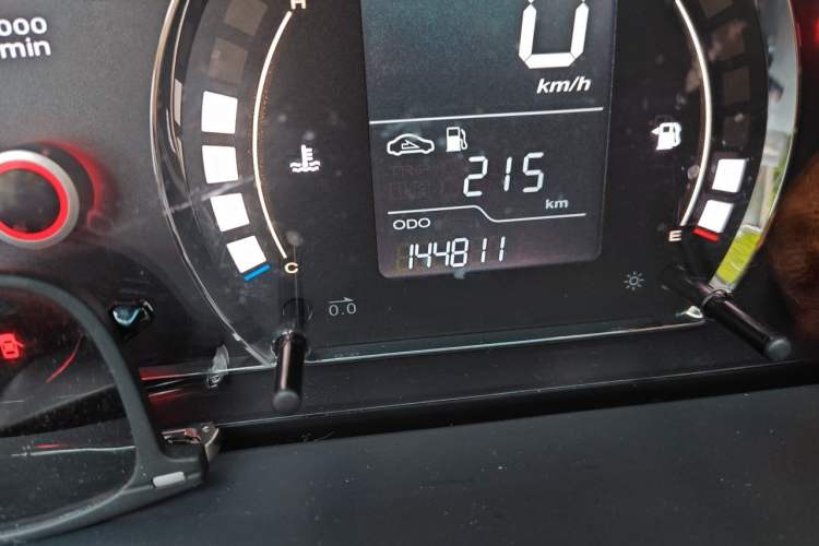 Used Roewe 350 2015 1.5L Manual Luxury Sunroof Edition Odometer Close Up