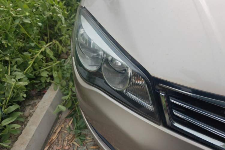 Used Roewe 350 2015 1.5L Manual Luxury Sunroof Edition Right Front Headlight