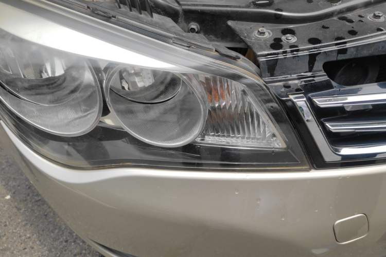 Used Roewe 350 2015 1.5L Manual Luxury Sunroof Edition Right Front Headlight