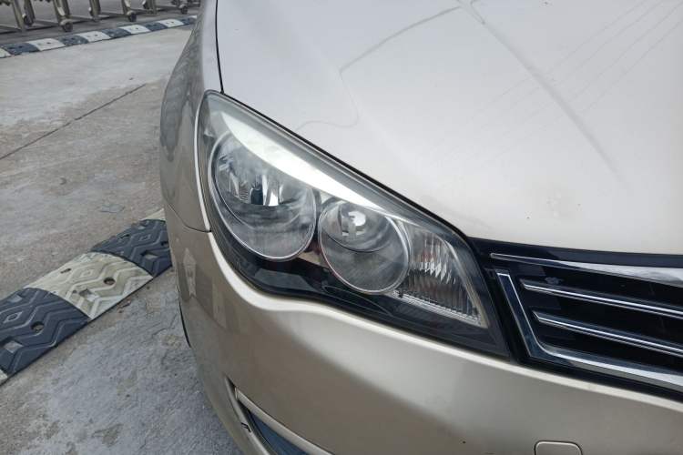 Used Roewe 350 2015 1.5L Manual Luxury Sunroof Edition Right Front Headlight