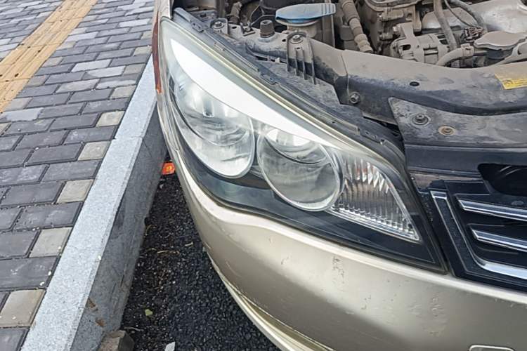 Used Roewe 350 2015 1.5L Manual Luxury Sunroof Edition Right Front Headlight