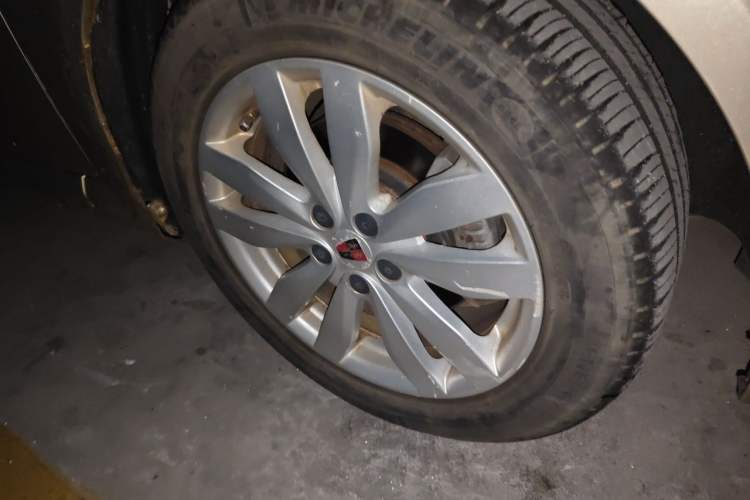 Used Roewe 350 2015 1.5L Automatic Luxury Sunroof Edition Right Front Wheel Hub