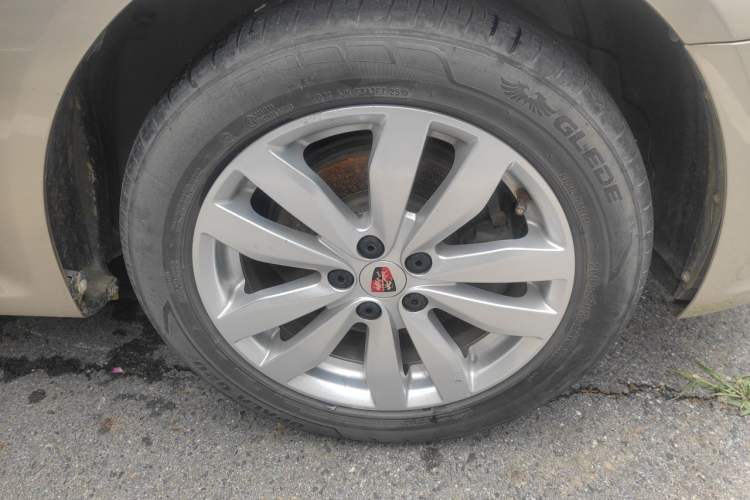 Used Roewe 350 2015 1.5L Manual Luxury Sunroof Edition Right Front Wheel Hub