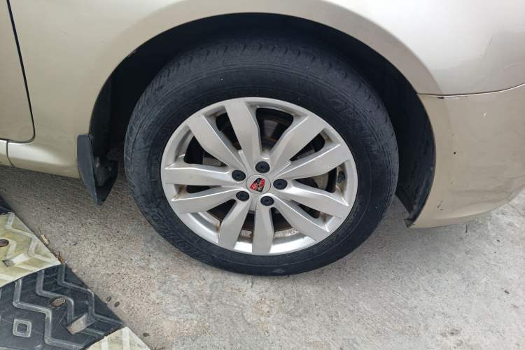 Used Roewe 350 2015 1.5L Manual Luxury Sunroof Edition Right Front Wheel Hub