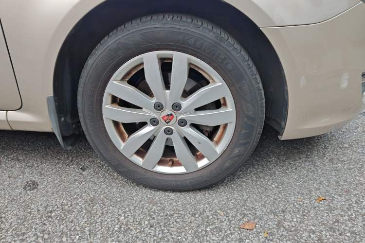 Used Roewe 350 2015 1.5L Manual Luxury Sunroof Edition Right Front Wheel Hub