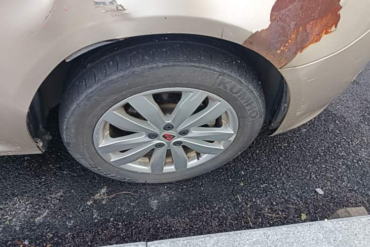 Used Roewe 350 2015 1.5L Manual Luxury Sunroof Edition Right Front Wheel Hub