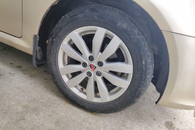 Used Roewe 350 2015 1.5L Manual Luxury Sunroof Edition Right Front Wheel Hub