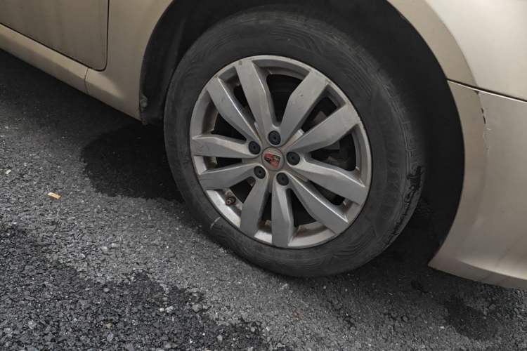 Used Roewe 350 2015 1.5L Manual Luxury Sunroof Edition Right Front Wheel Hub