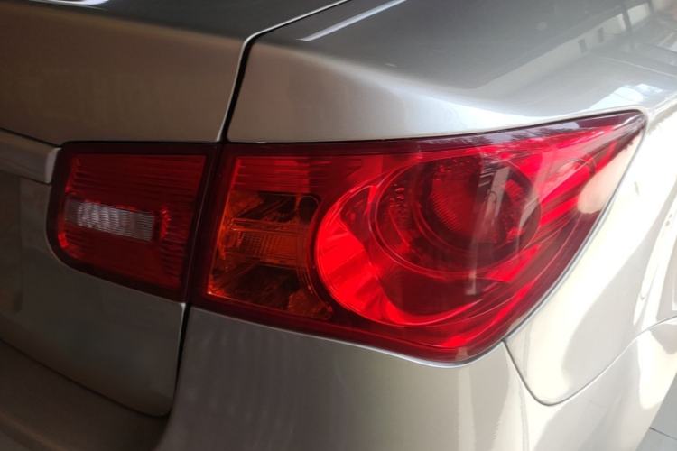 Used Roewe 350 2015 1.5L Manual Luxury Sunroof Edition Right Rear Taillight