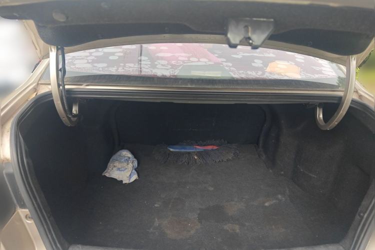 Used Roewe 350 2015 1.5L Manual Luxury Sunroof Edition Trunk