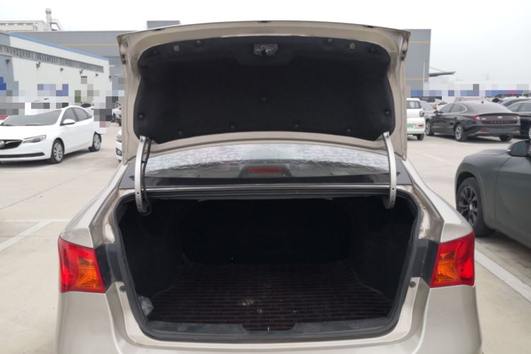 Used Roewe 350 2015 1.5L Automatic Luxury Sunroof Edition Trunk