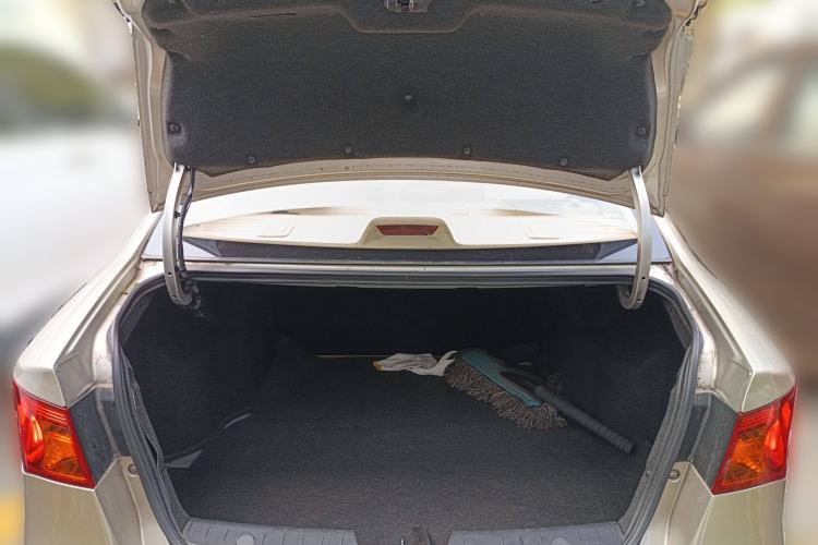 Used Roewe 350 2015 1.5L Automatic Luxury Sunroof Edition Trunk
