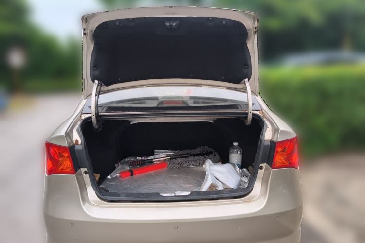 Used Roewe 350 2015 1.5L Manual Luxury Sunroof Edition Trunk