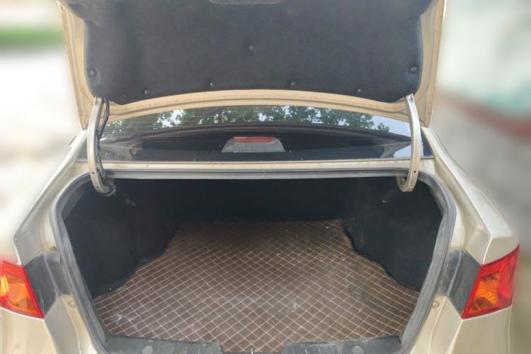 Used Roewe 350 2015 1.5L Manual Luxury Sunroof Edition Trunk