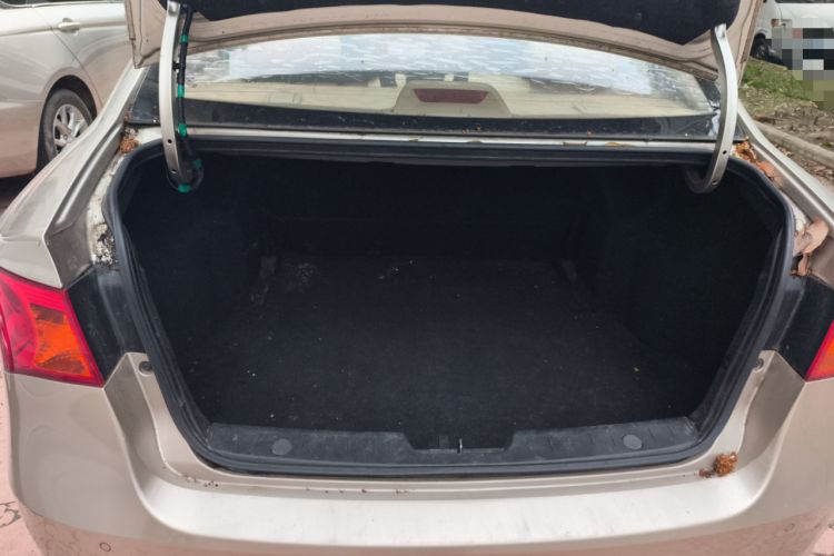 Used Roewe 350 2015 1.5L Manual Luxury Sunroof Edition Trunk
