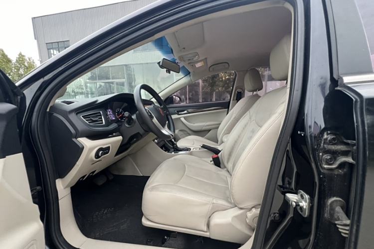 Used Roewe 360 2018 PLUS 1.5L Automatic Luxury Edition Interior 2