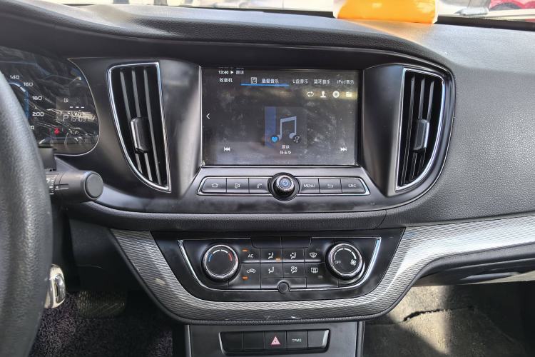Used Roewe 360 2015 1.5L Automatic Luxury Edition Interior 3
