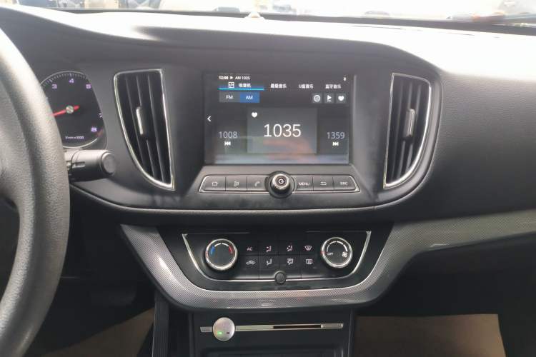 Used Roewe 360 2018 PLUS 1.5L Automatic Luxury Edition Audio And AC Panel